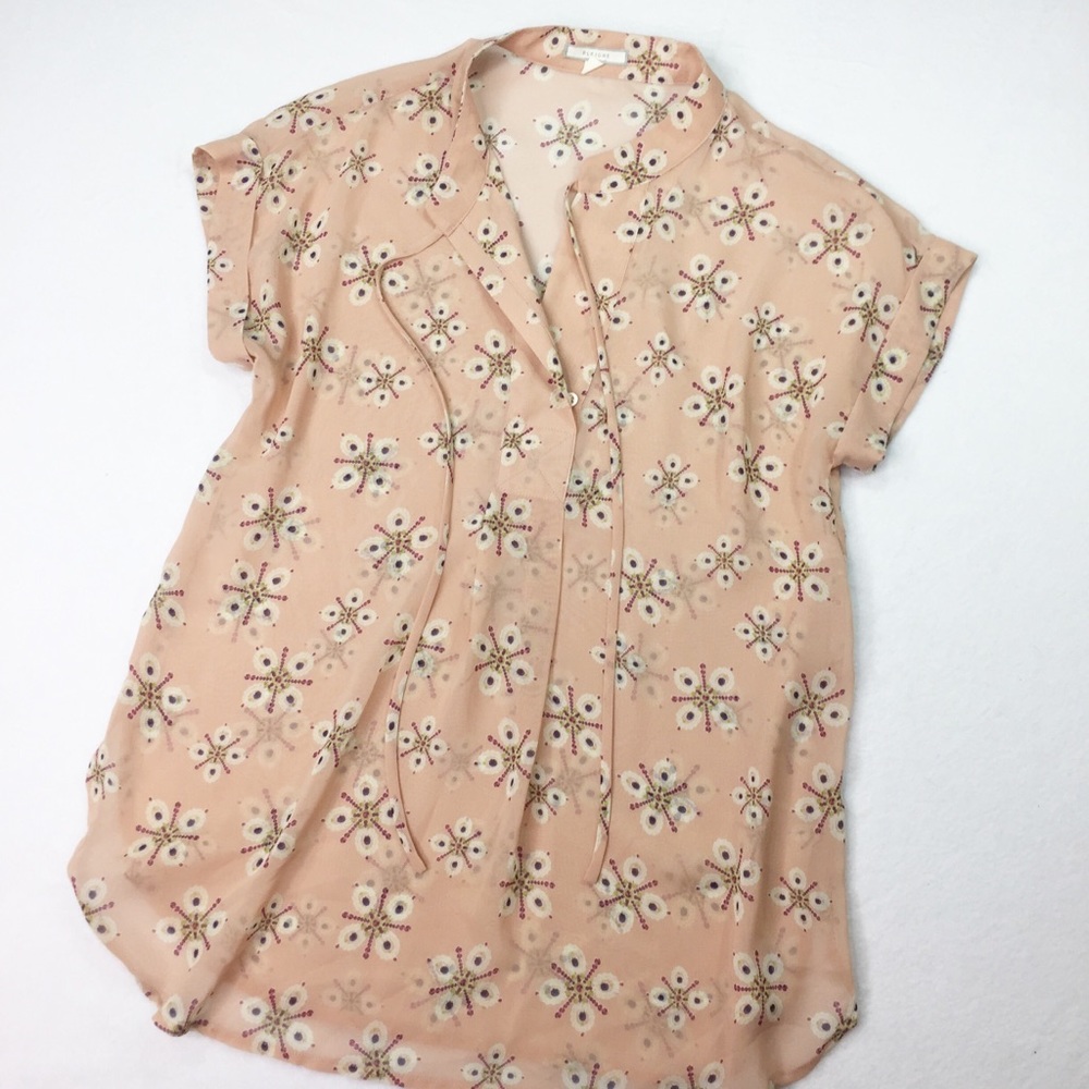 Short Sleeve Top Pleione Blush Geometric Design